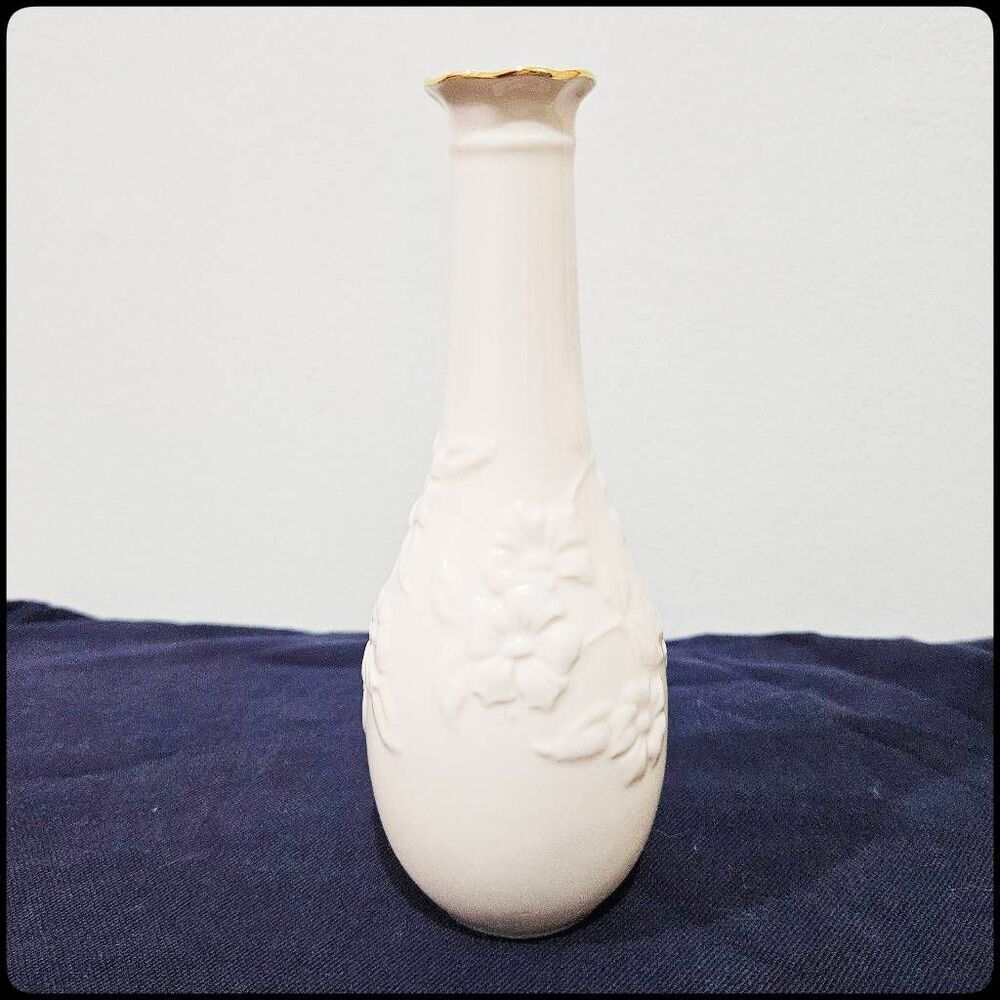 LENOX 7" Posey Porcelain Bud Vase with Gold Trim Ivory Floral